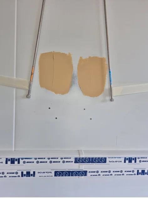 Réparation d'un impact sur panneau isotherme de chambre froide